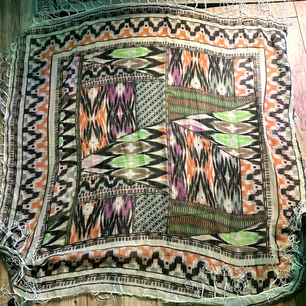 NWT. Colorful pattern woman’s Todomoda scarf/wrap. Roughly 40 -44 in. Sq.